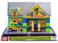 AUTO WORLD 1:32 RAT FINK GARAGE WITH　TOW TRUCK SET
