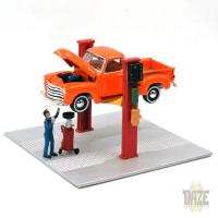 AMERICAN DIORAMA-1:64 FIGURES - 2 POST LIFT(RED)