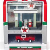 TEXACO SERVICE STATION DIORAMA w/1965 CHEVROLET PI