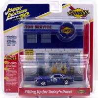 SUNOCO  SERVICE STATION DIORAMA w/1967 CHEVY CAMAR