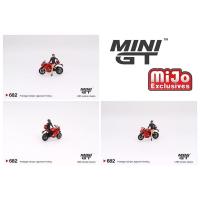 DUCATI PANIGALE V4 S W/DUCATI GIRL FIGURE